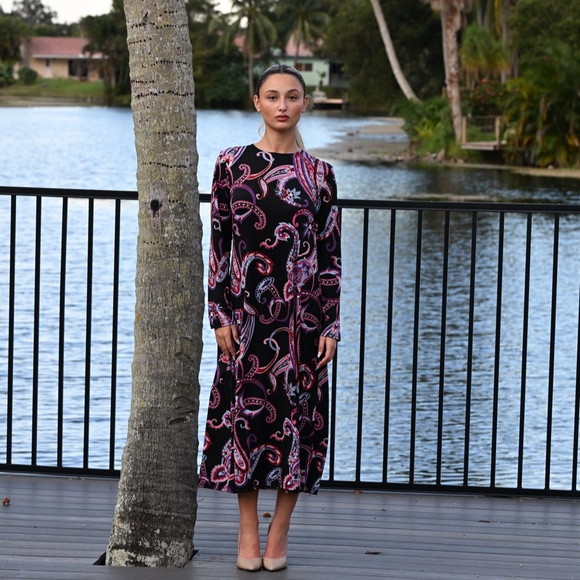 DEVORAH'S SECRET Modest Midi Dress Paisley Black & Pink / Regular& Plus sizes - Picture 6 of 6